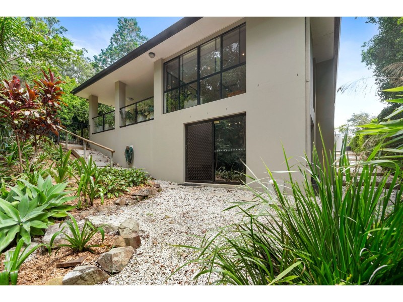 8 Acmena Court, Elanora QLD 4221