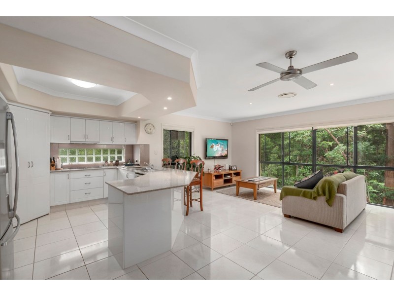 8 Acmena Court, Elanora QLD 4221