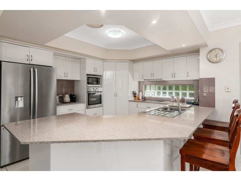 8 Acmena Court, Elanora QLD 4221