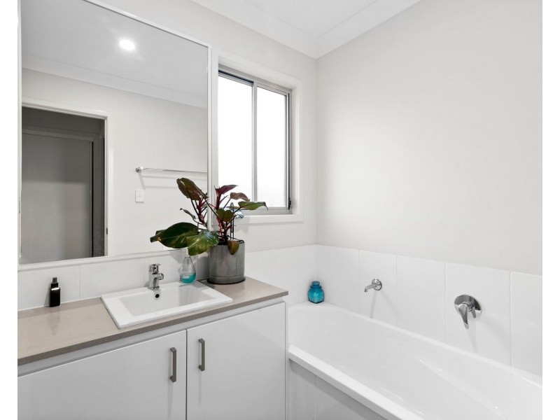 5 Woodrose Circuit, Pimpama QLD 4209