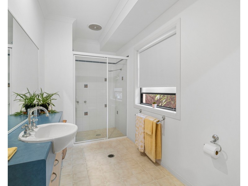 10 Acmena Ct, Elanora QLD 4221