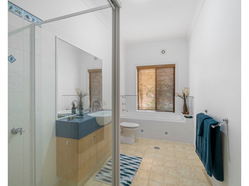 10 Acmena Ct, Elanora QLD 4221