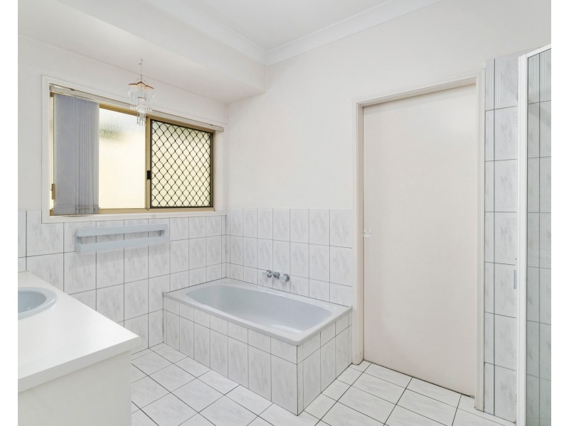 11 Ryfield Road, Carrara QLD 4211