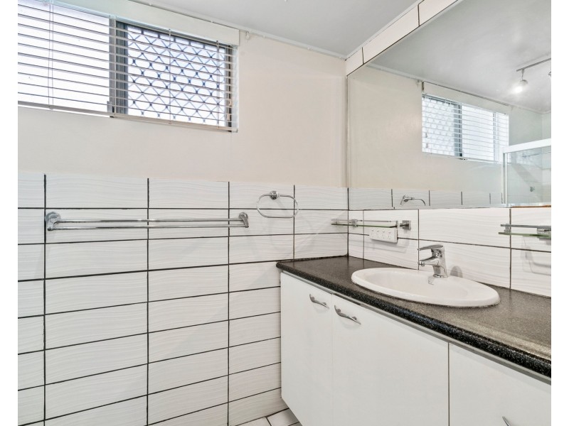 1/12 Twenty Seventh Avenue, Palm Beach QLD 4221