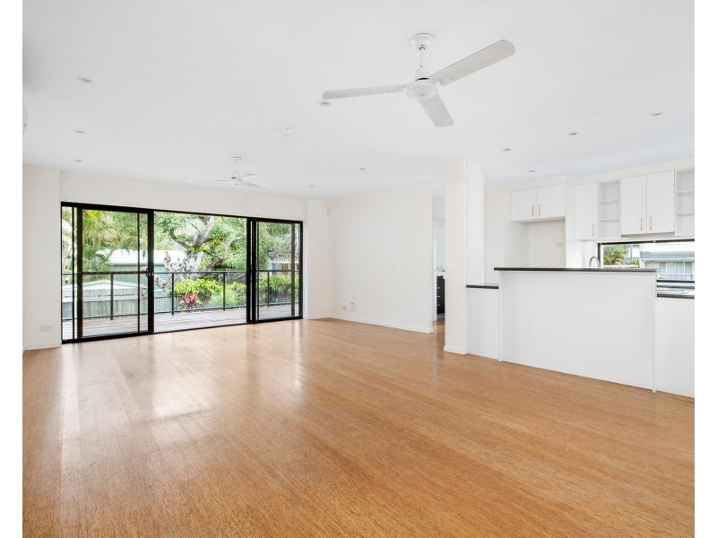 2/10 Guineas Creek Road, Currumbin Waters QLD 4223