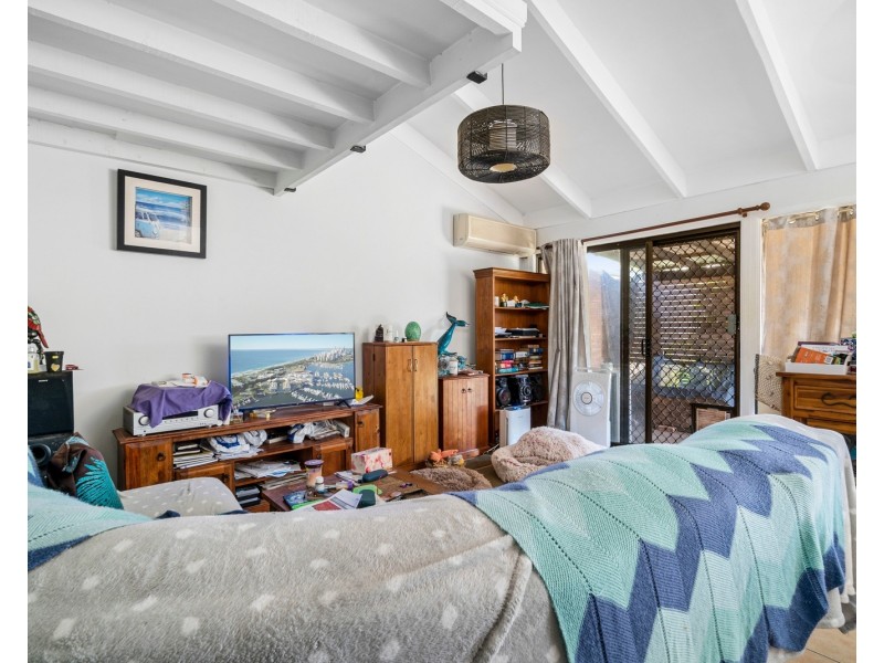 2/192 Olsen Avenue, Arundel QLD 4214