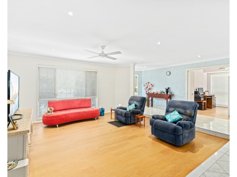 43 Saffron Street, Elanora QLD 4221