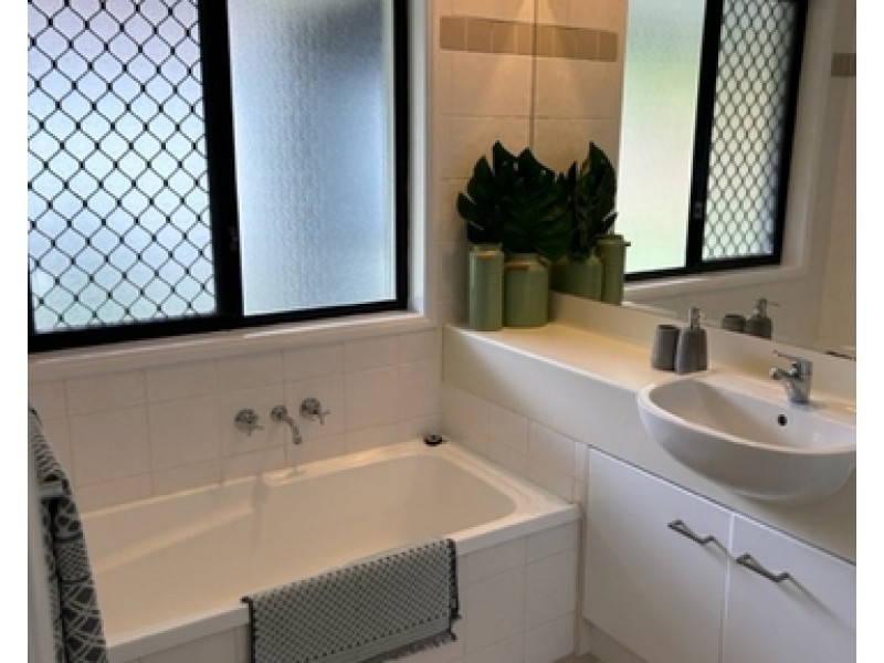 8/2-4 Langport Parade, Mudgeeraba QLD 4213