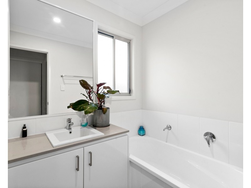 5 Woodrose Circuit, Pimpama QLD 4209