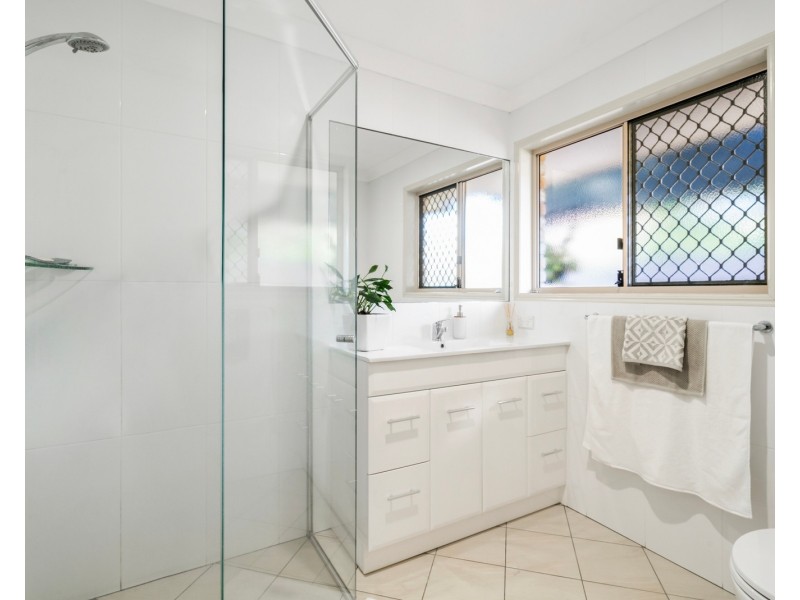 1/4 Natasha Ct, Currumbin Waters QLD 4223