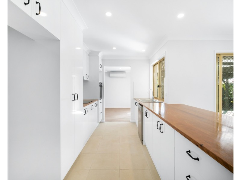 225 Nineteenth Avenue, Elanora QLD 4221