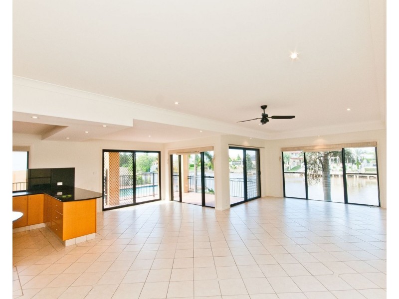 5 Staysail Crescent, Clear Island Waters QLD 4226