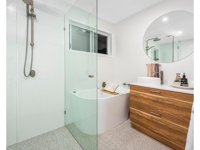 204 Tallebudgera Drive, Palm Beach QLD 4221