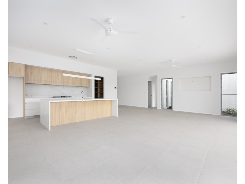 70 Whiptail Place, Nerang QLD 4211