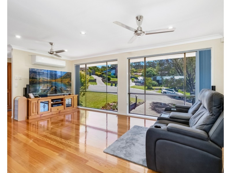 4 Taproot Place, Elanora QLD 4221
