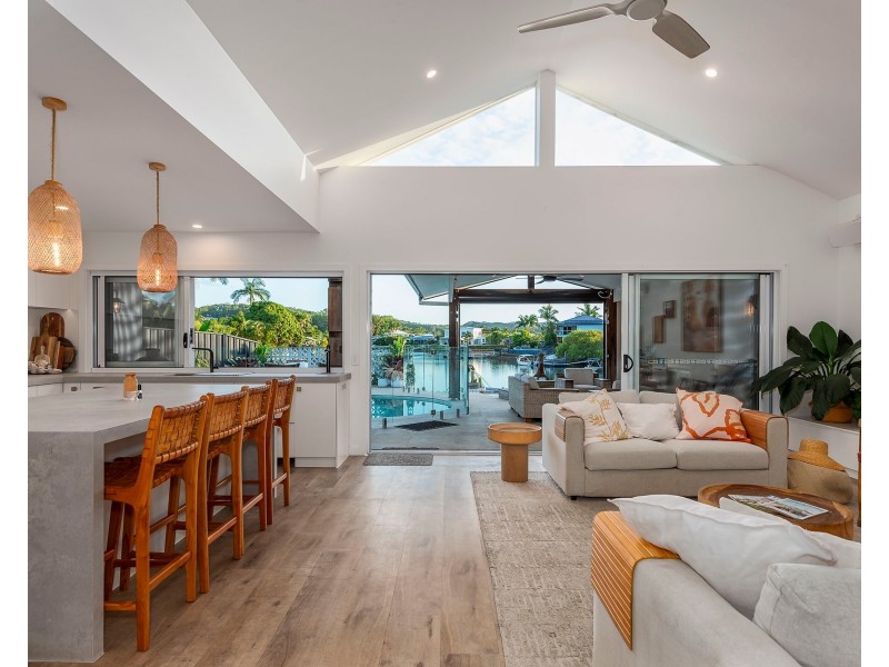 4 Bradshaw Drive, Currumbin Waters QLD 4223