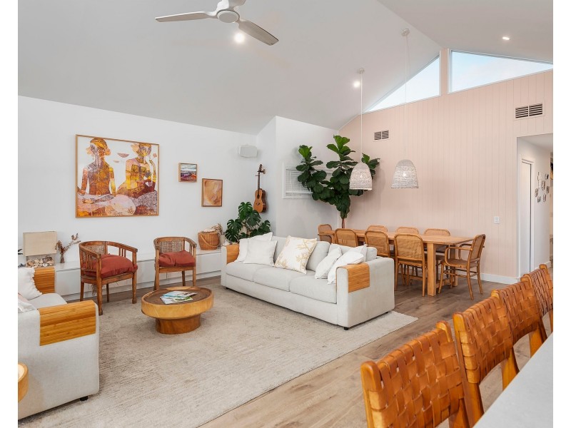 4 Bradshaw Drive, Currumbin Waters QLD 4223