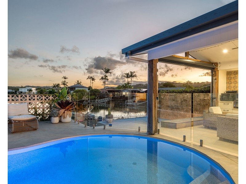 4 Bradshaw Drive, Currumbin Waters QLD 4223