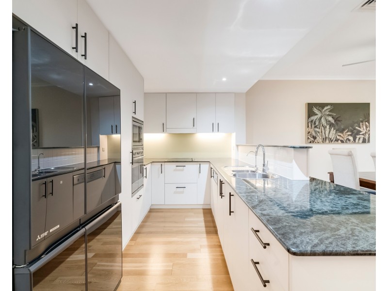 4137 Archer Hill, Benowa QLD 4217