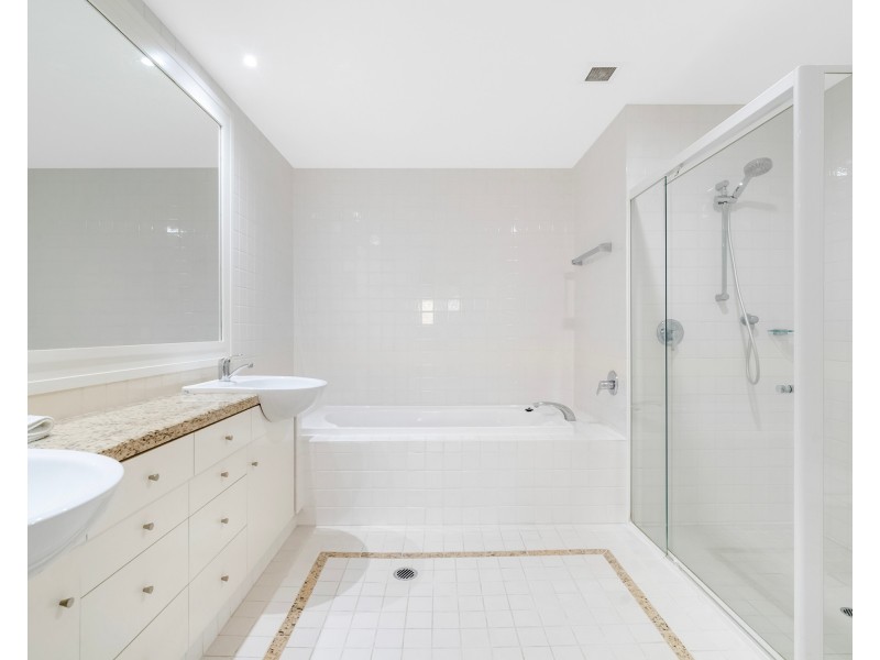 4137 Archer Hill, Benowa QLD 4217