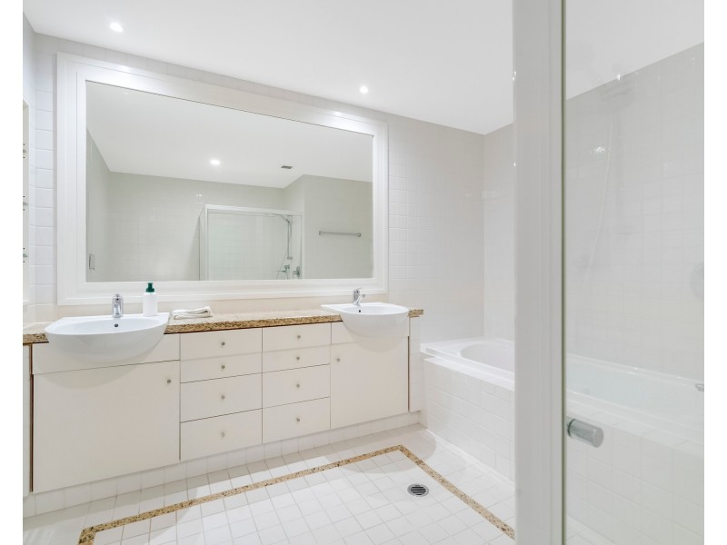 4137 Archer Hill, Benowa QLD 4217