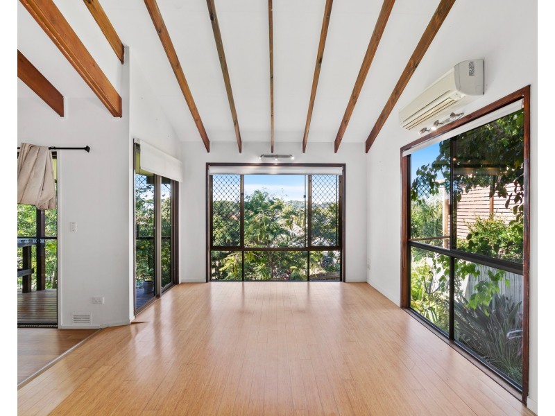 6 Hovea Court, Elanora QLD 4221