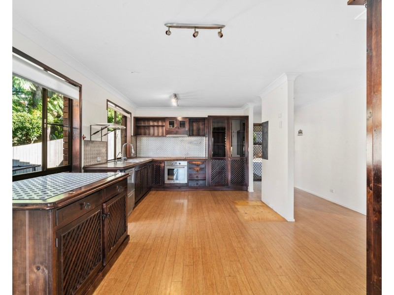 6 Hovea Court, Elanora QLD 4221