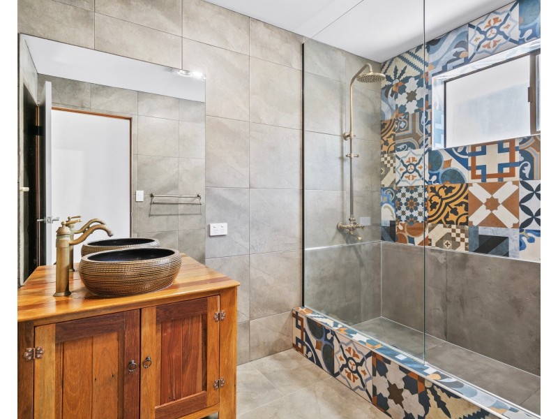 6 Hovea Court, Elanora QLD 4221