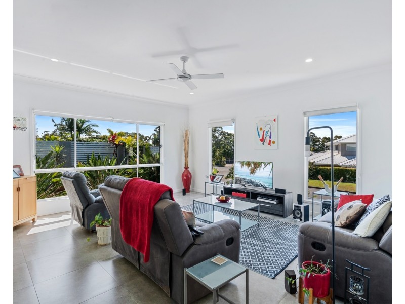 1/3 Element Street, Elanora QLD 4221