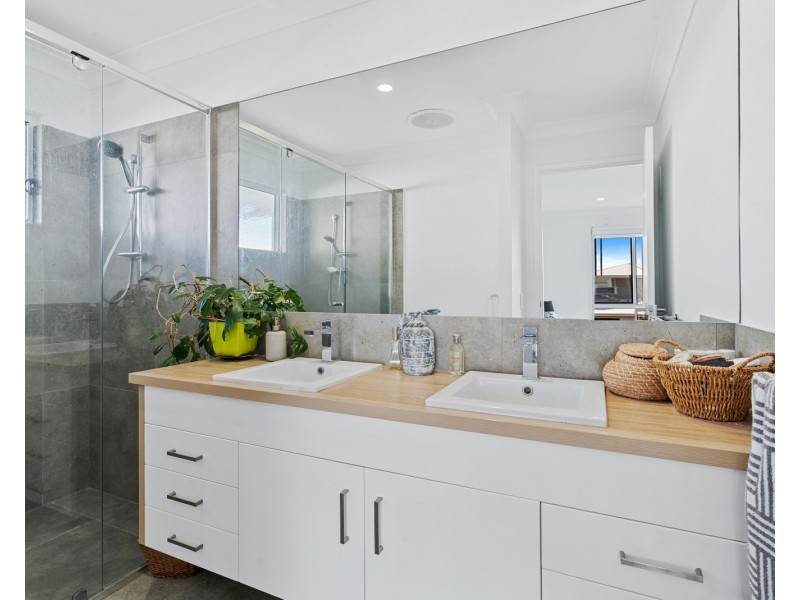 1/3 Element Street, Elanora QLD 4221