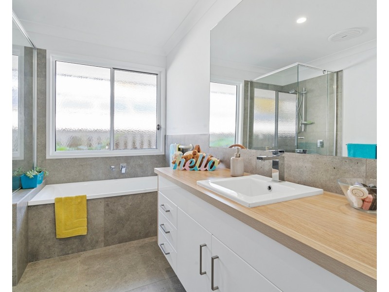 1/3 Element Street, Elanora QLD 4221