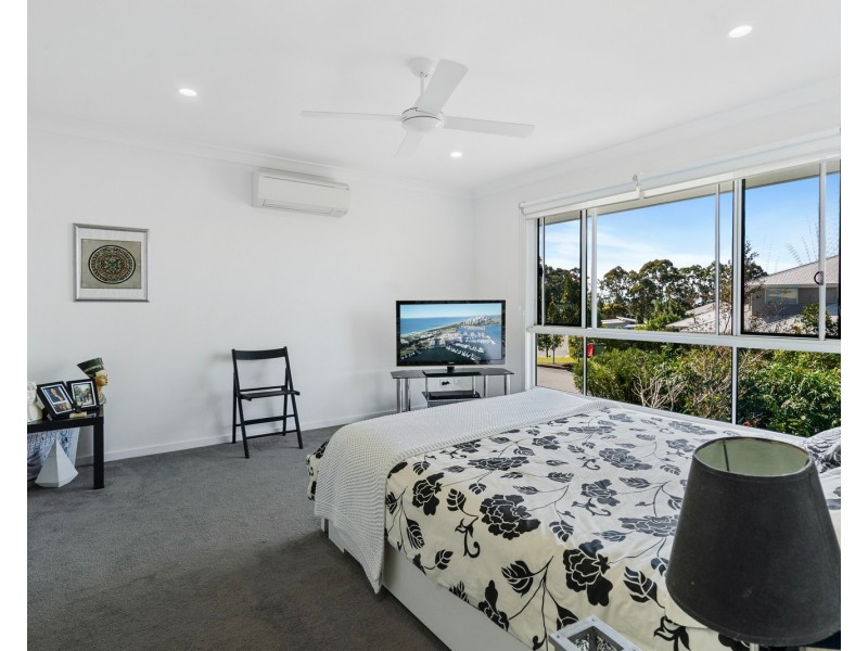 1/3 Element Street, Elanora QLD 4221