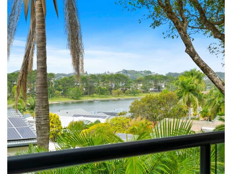 4 Chidlow Court, Elanora QLD 4221