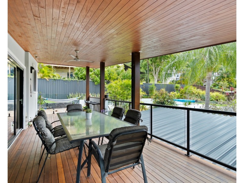 4 Chidlow Court, Elanora QLD 4221