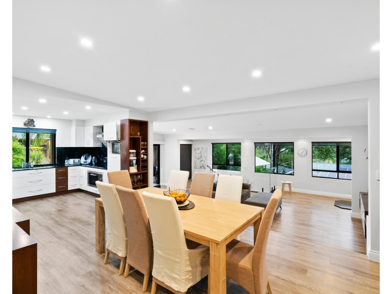 4 Chidlow Court, Elanora QLD 4221