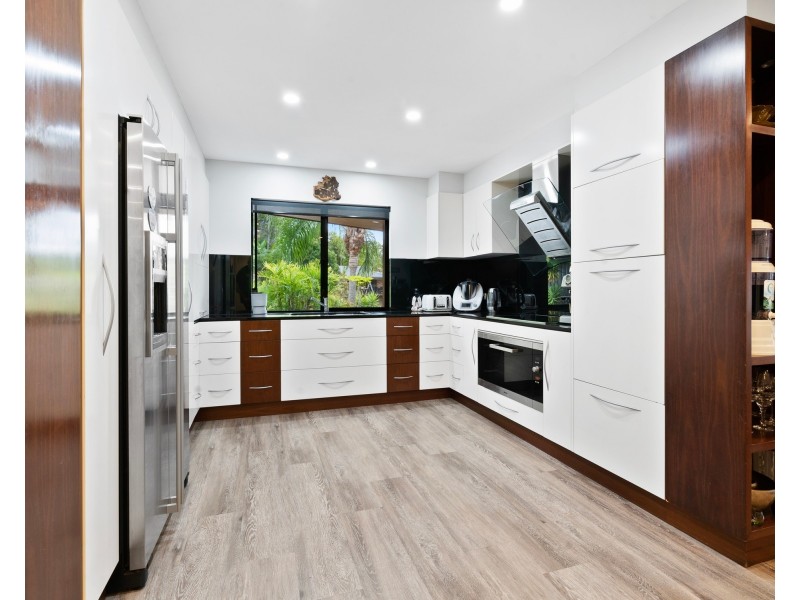 4 Chidlow Court, Elanora QLD 4221