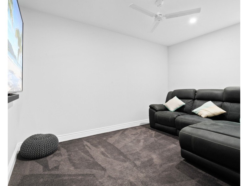 4 Chidlow Court, Elanora QLD 4221