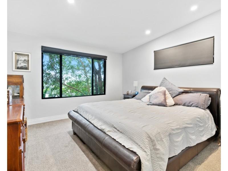 4 Chidlow Court, Elanora QLD 4221