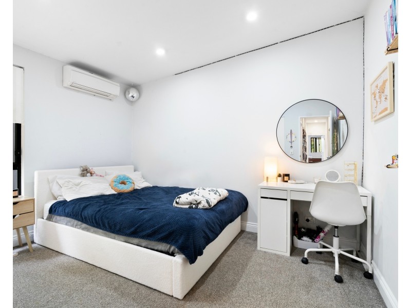 4 Chidlow Court, Elanora QLD 4221