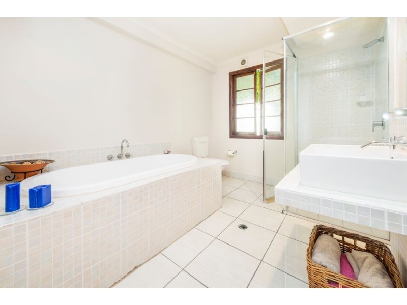 30 KATOOMBA AVENUE, Hawthorne QLD 4171