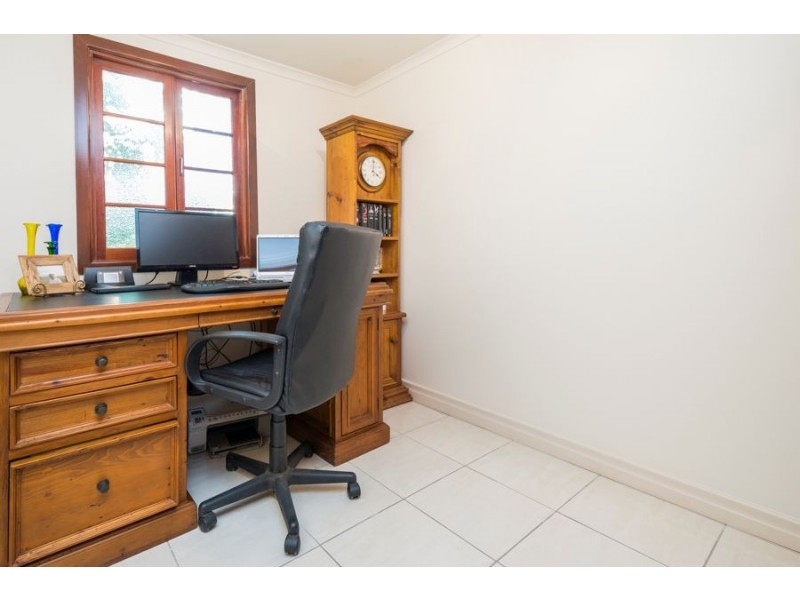 30 KATOOMBA AVENUE, Hawthorne QLD 4171