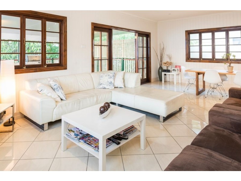 30 KATOOMBA AVENUE, Hawthorne QLD 4171