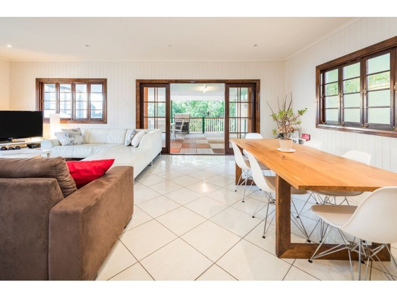 30 KATOOMBA AVENUE, Hawthorne QLD 4171