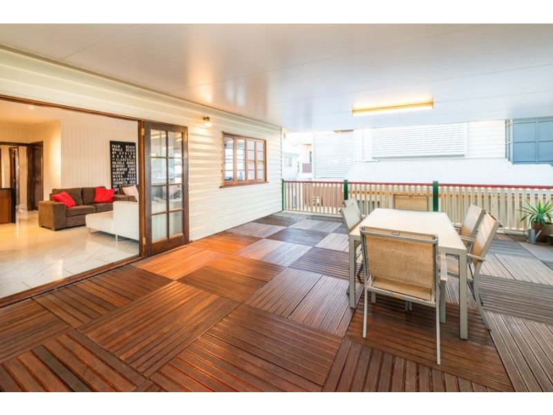 30 KATOOMBA AVENUE, Hawthorne QLD 4171