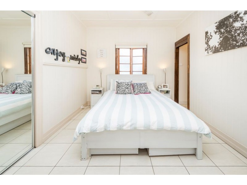 30 KATOOMBA AVENUE, Hawthorne QLD 4171