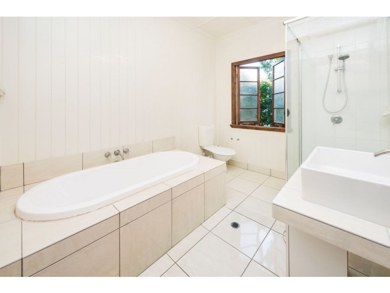 30 KATOOMBA AVENUE, Hawthorne QLD 4171