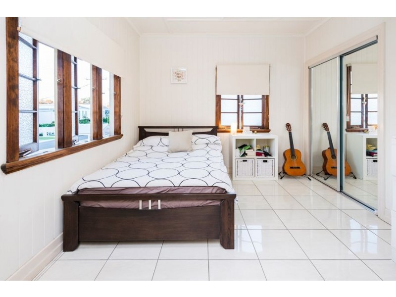 30 KATOOMBA AVENUE, Hawthorne QLD 4171