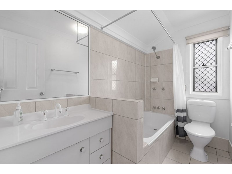 87 Qualtrough Street, Woolloongabba QLD 4102