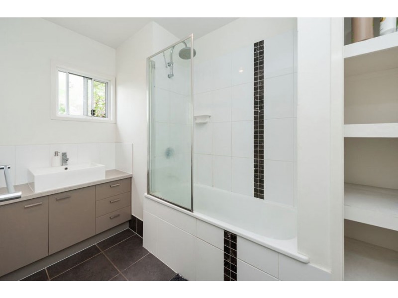 16 Kingfisher Lane, East Brisbane QLD 4169