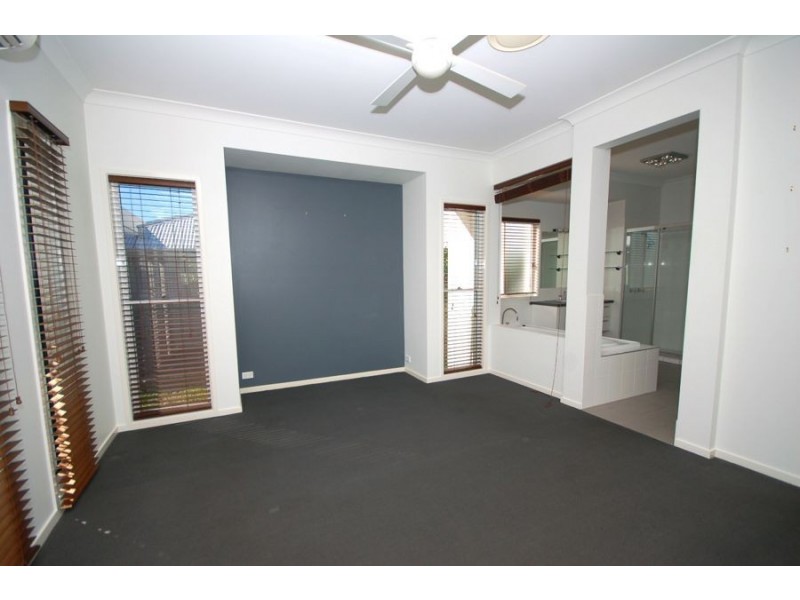 28 Senden Crescent, Manly West QLD 4179